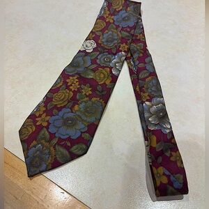 MARSH CREEK CRAVATE Vintage 100% Silk Floral Tie